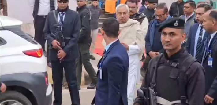 बिहार: नीतीश कुमार की सास का निधन, अंतिम संस्कार में शामिल हुए मुख्यमंत्री