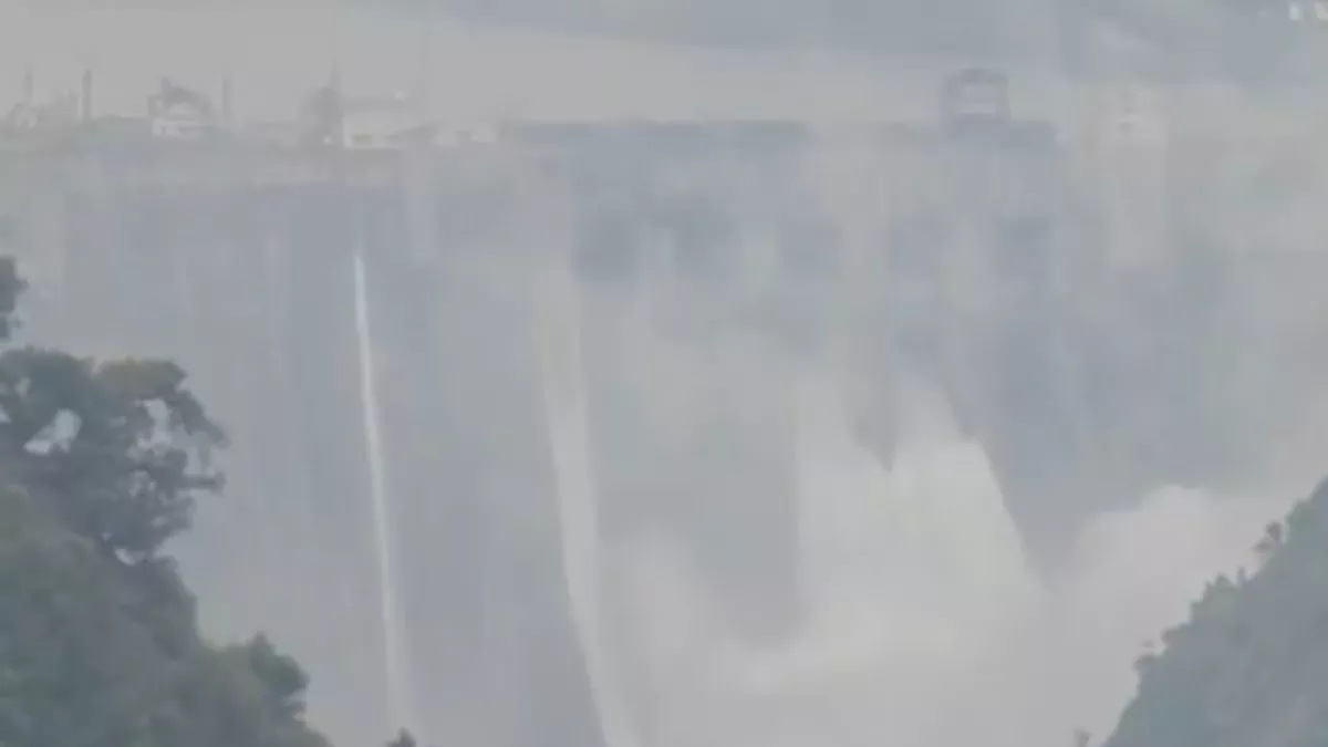 जम्मू कश्मीर भारी बारिश से चिनाब नदी उफान पर, बगलिहार डैम के गेट खुले; पाकिस्तान में बाढ़ की आशंका