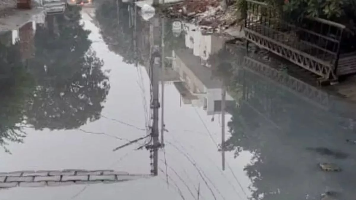 Faridabad News: जलभराव से 20 गांवों के लोगों का बुरा हाल, नाले पर अवैध कब्जा कर बनाए मकान