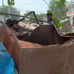 फरीदाबाद में नगर निगम ने दुकानों को तोड़ा:पहले लोन देकर लगवाए खोखे, फिर बुलडोजर से कर दिए जमींदोज