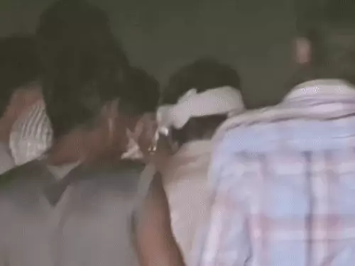 फरीदाबाद में मिला व्यक्ति का शव:पेड़ की टहनी तोड़ने गए युवक ने प्लॉट में पड़ा देखा, पास में रखी थी लाठी