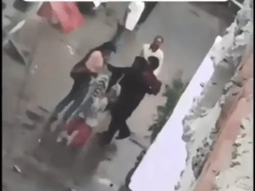 फरीदाबाद में मकान मालिक की पिटाई का VIDEO:किराया मांगने पर युवती और महिला ने थप्पड़ मारे; नहीं किया घर खाली