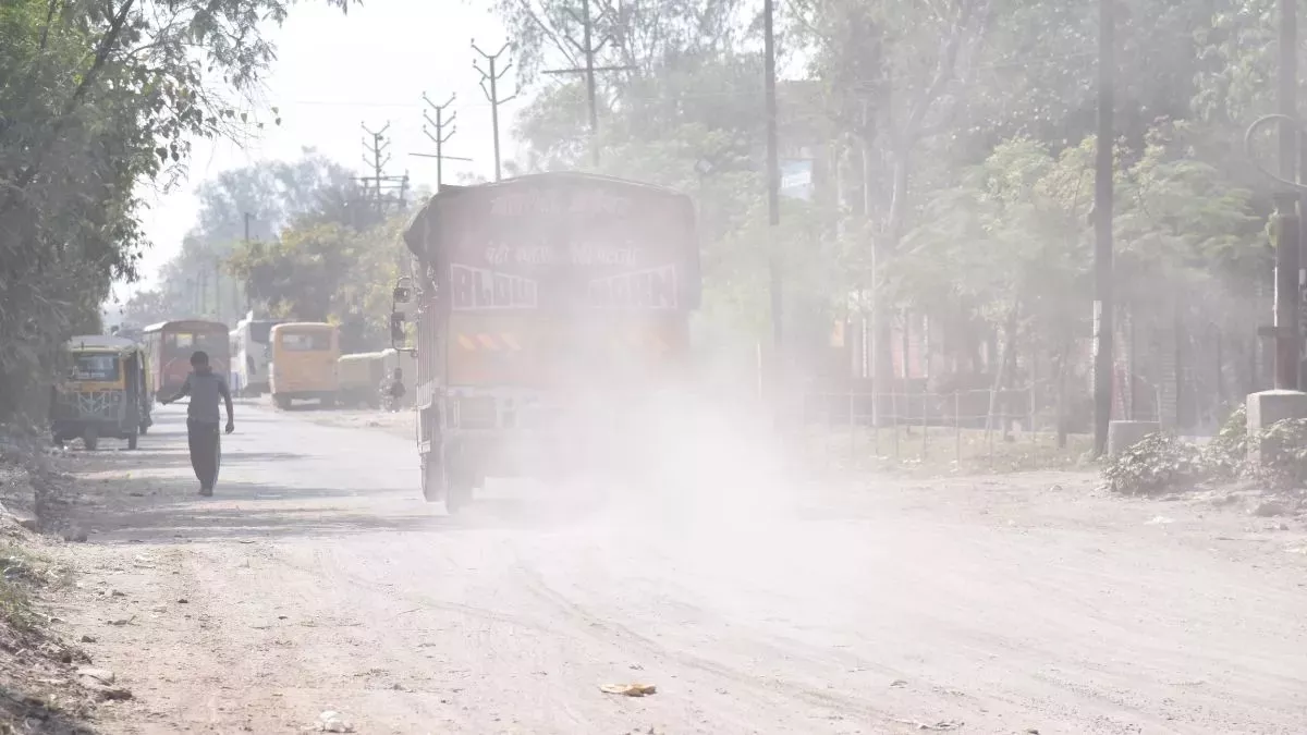 अब दिल्ली-NCR की सड़कों से उड़ती धूल होगी गायब… जानिए कैसे बदलेंगे फुटपाथ, ग्रीनरी और सड़कें