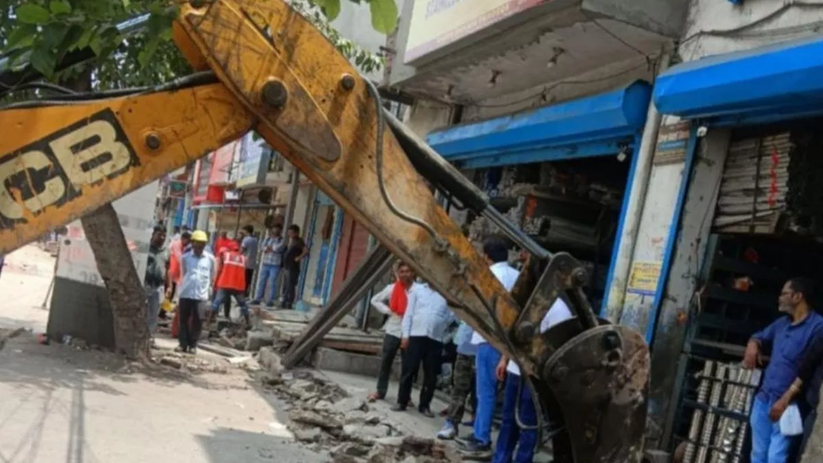 Bulldozer Action: हरियाणा के इस जिले में बुलडोजर एक्शन से मचा हड़कंप, चंद मिनटों में हटाई दुकानें