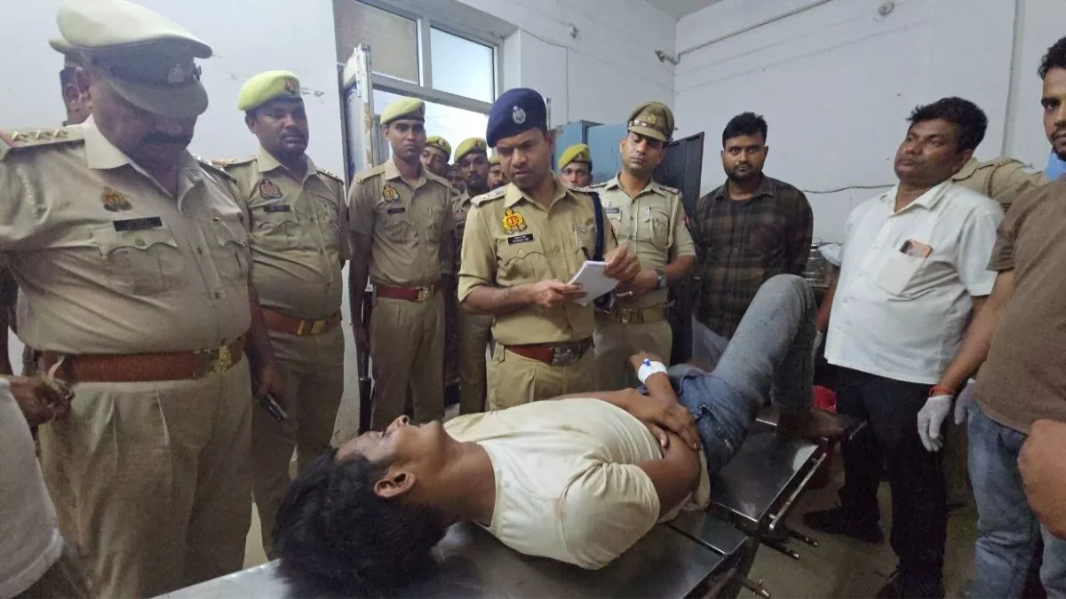 Deoria News: पुलिस मुठभेड़ में पशु तस्कर गिरफ्तार, फायर कर हो रहे थे फरार; जवाबी कार्रवाई में लगी गोली