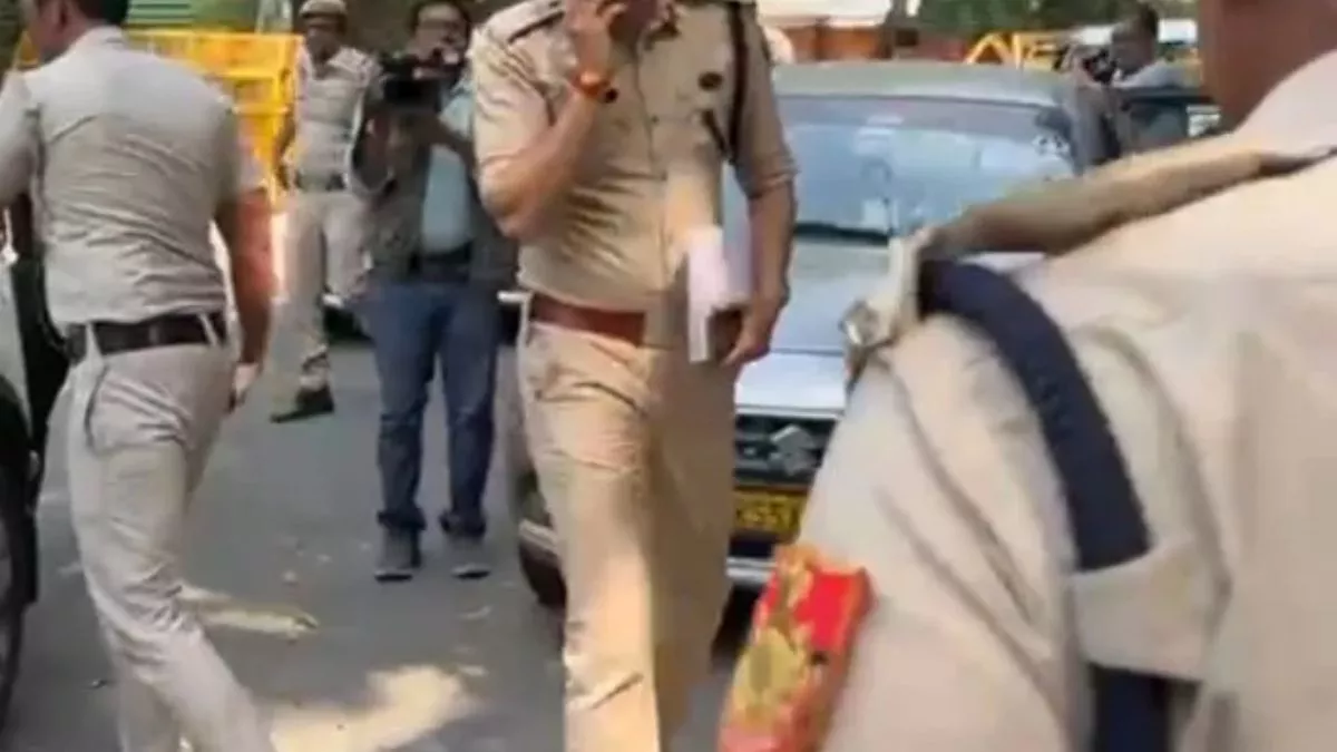 दिल्ली में स्वतंत्रता दिवस पर सनसनीखेज वारदात, दारोगा के बेटे को मारी चार गोलियां; पुलिस अफसरों में मचा हड़कंप
