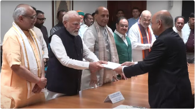 Vice President Nomination: सीपी राधाकृष्णन ने उपराष्ट्रपति पद के लिए किया नामांकन, पीएम मोदी बने प्रस्तावक