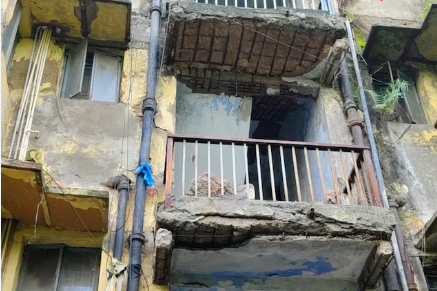 ‘1987 में बने, तबसे बामुश्किल कोई अधिकारी देखने आया..’ नोएडा जनता फ्लैट के हालात बद से बदतर, सुनिये वहां के वासियों की जुबानी