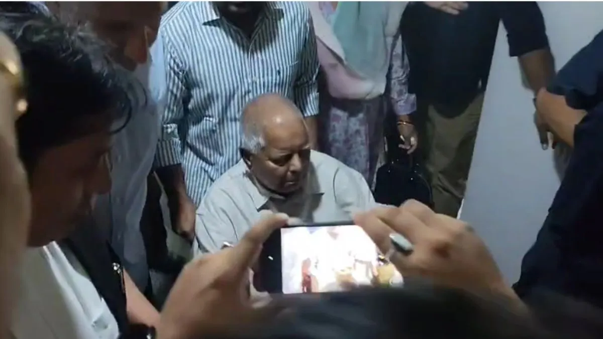 लालू-तेजस्वी को बिहार चुनाव से पहले बड़ा झटका, IRCTC घोटाले में परिवार के खिलाफ आरोप तय