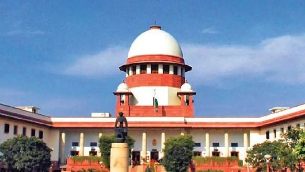 ‘मामले को तूल न दें, खुद दफन हो जाएगा…’, CJI पर जूता फेंकने वाले वकील के खिलाफ SC ने कार्रवाई से क्यों किया इनकार?