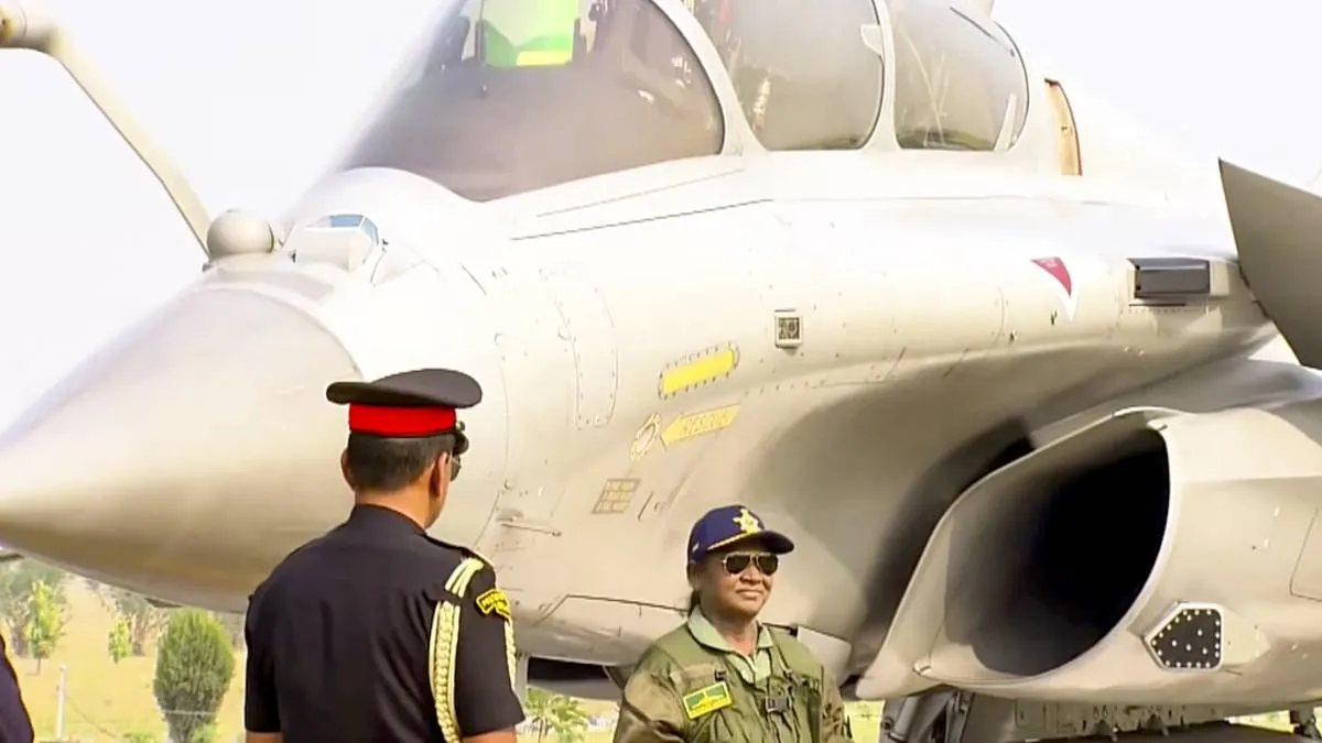 राष्ट्रपति द्रौपदी मुर्मु ने राफेल में भरी उड़ान, ऑपरेशन सिंदूर में इसी फाइटर जेट ने पाक में मचाई थी तबाही