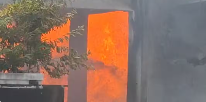 सूरत: केमिकल फैक्ट्री में लगी भीषण आग, फायर बिग्रेड की 10 गाड़ियां मौके पर, मची अफरातफरी