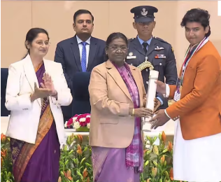 राष्ट्रपति ने थपथपाई वैभव सूर्यवंशी की पीठ, खेल जगत के उभरते सितारे को मिला विशेष सम्मान