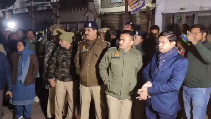 UP: संभल के इन इलाकों में बिजली चोरी, एक मिनी पावर स्टेशन मिला, 50-60 घरों को हो रही थी आपूर्ति; DM-SP का छापा