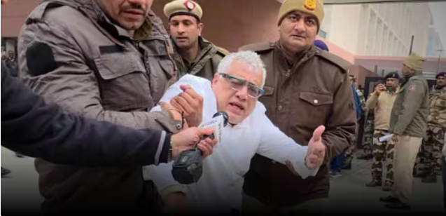 गृह मंत्रालय के बाहर प्रदर्शन कर रहे थे TMC सांसद, महुआ, डेरेक ओ ब्रायन समेत 8 को उठा ले गई पुलिस