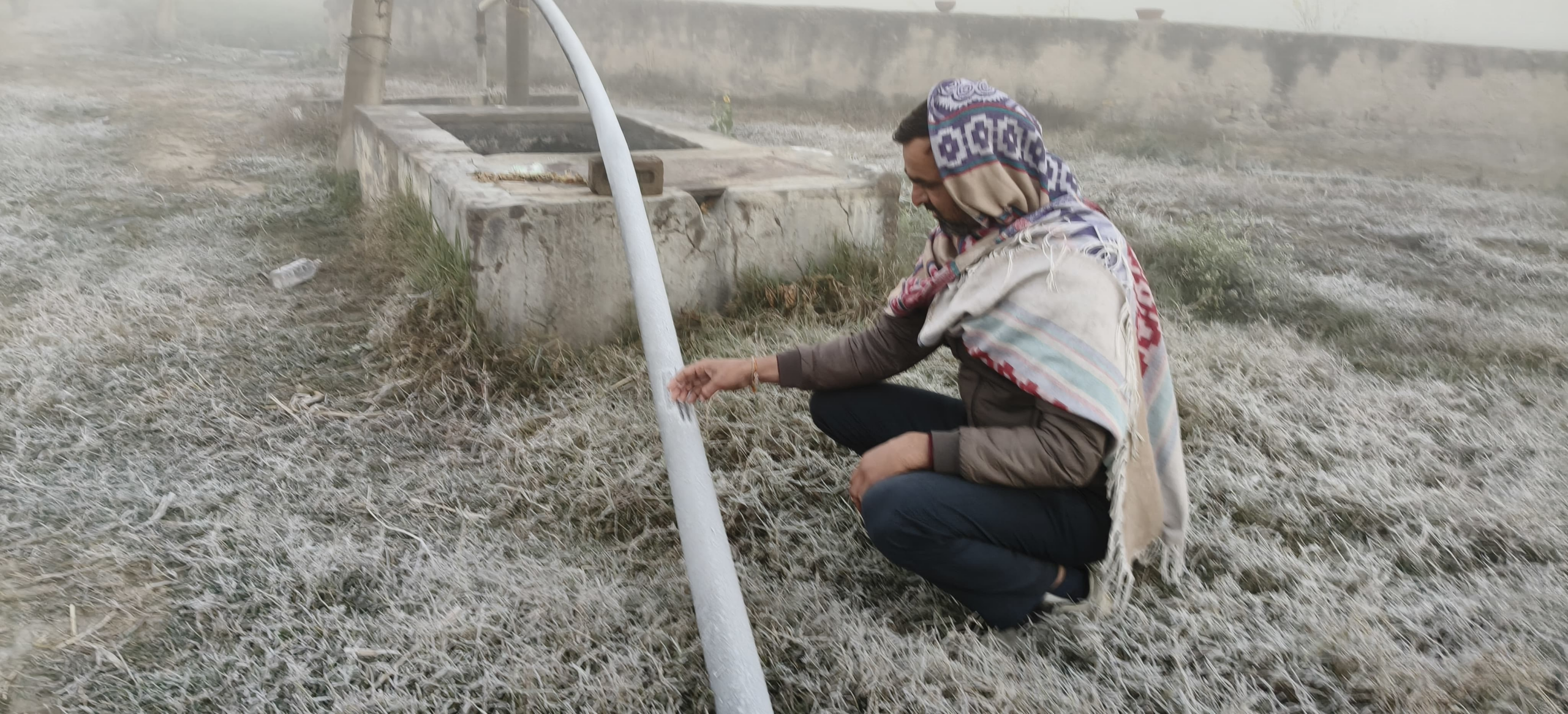 कड़ाके की ठंड से कांप उठा NCR… पाला गिरने से जनजीवन अस्त-व्यस्त; -0.6 डिग्री तक लुढ़का पारा